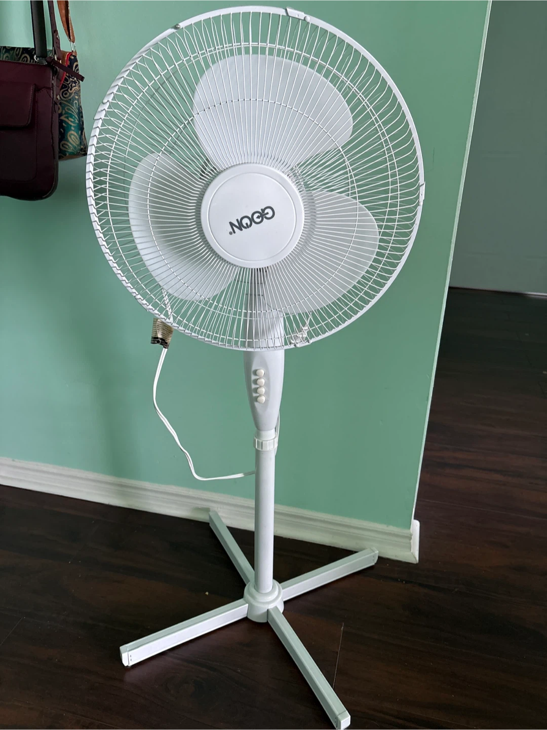 Go On 16-Inch Oscillating Pedestal Fan - White (Good Condition)