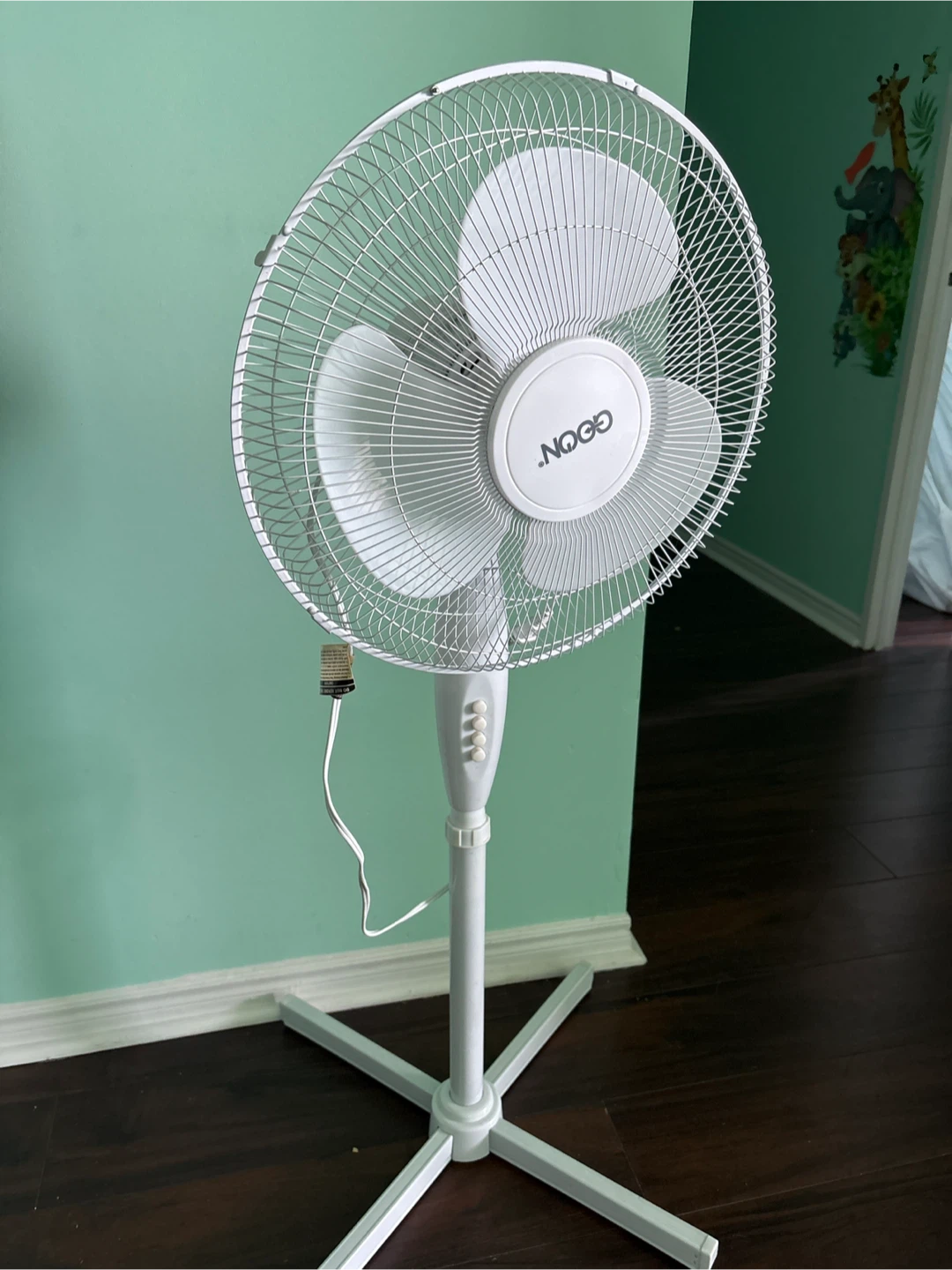 Go On 16-Inch Oscillating Pedestal Fan - White (Good Condition) - photo 2