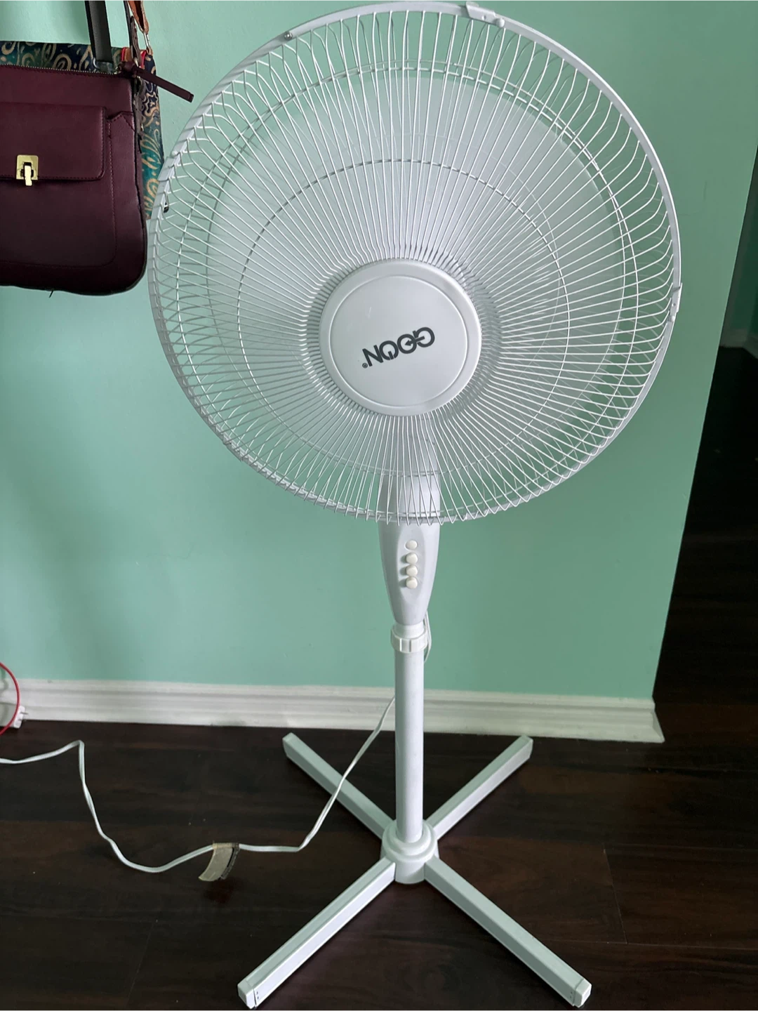 Go On 16-Inch Oscillating Pedestal Fan - White (Good Condition) - photo 4