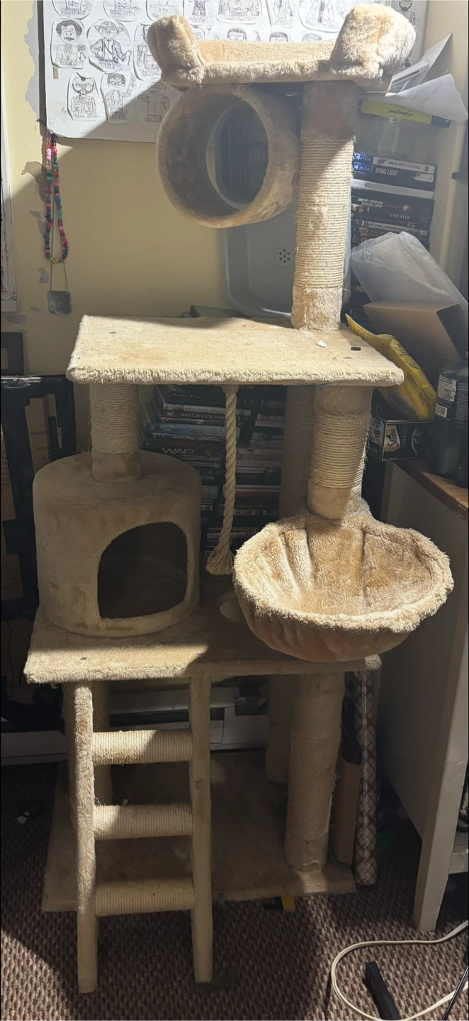 Multi-level Cat Tree with scratching posts
