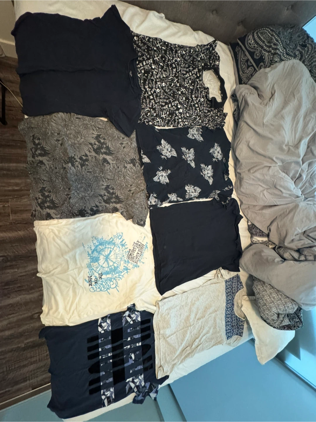 Bundle of Men's T-shirts and Shorts - photo 3