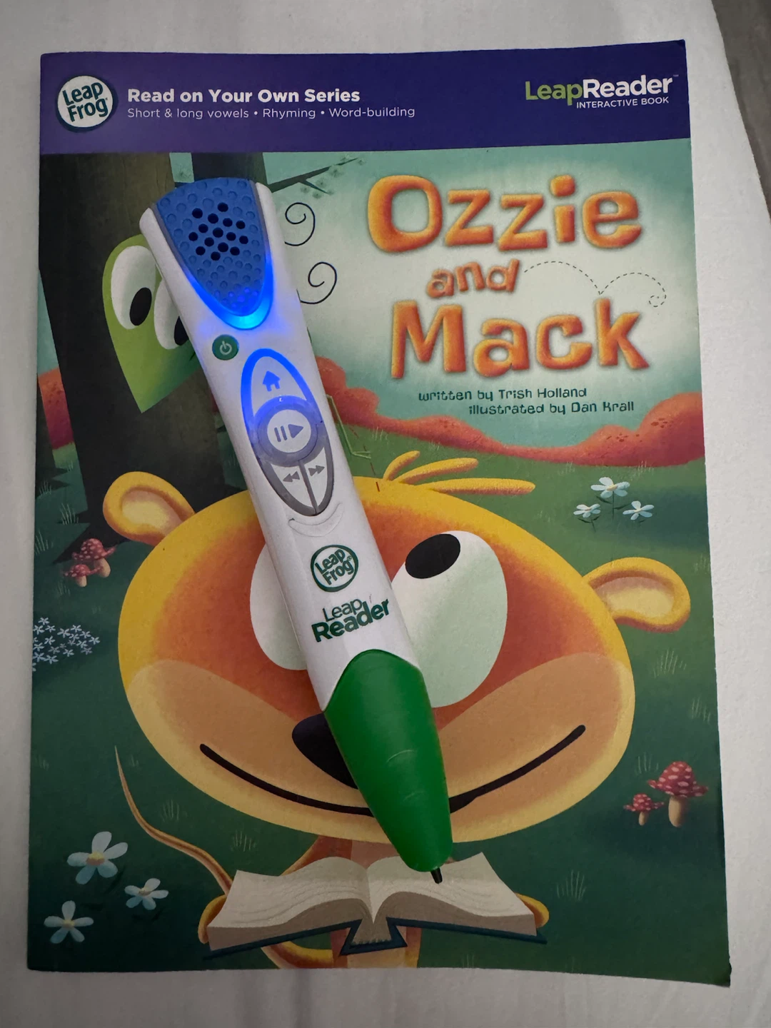 LeapFrog LeapReader Pen with Ozzie and Mack Interactive Book