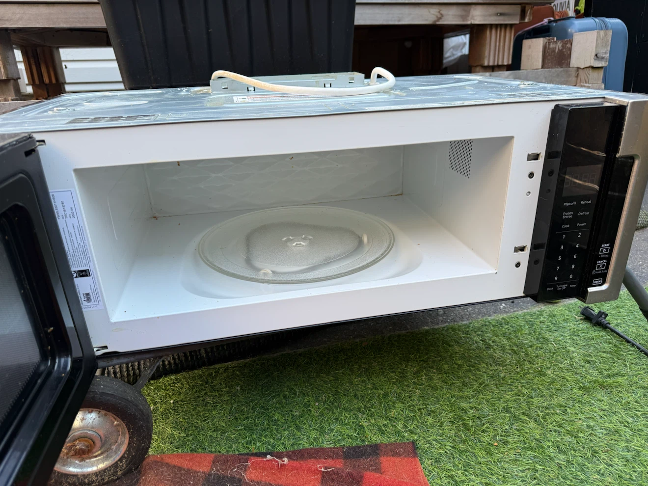 Whirlpool 1.1 cu.ft. Over-the-Range Microwave - photo 3