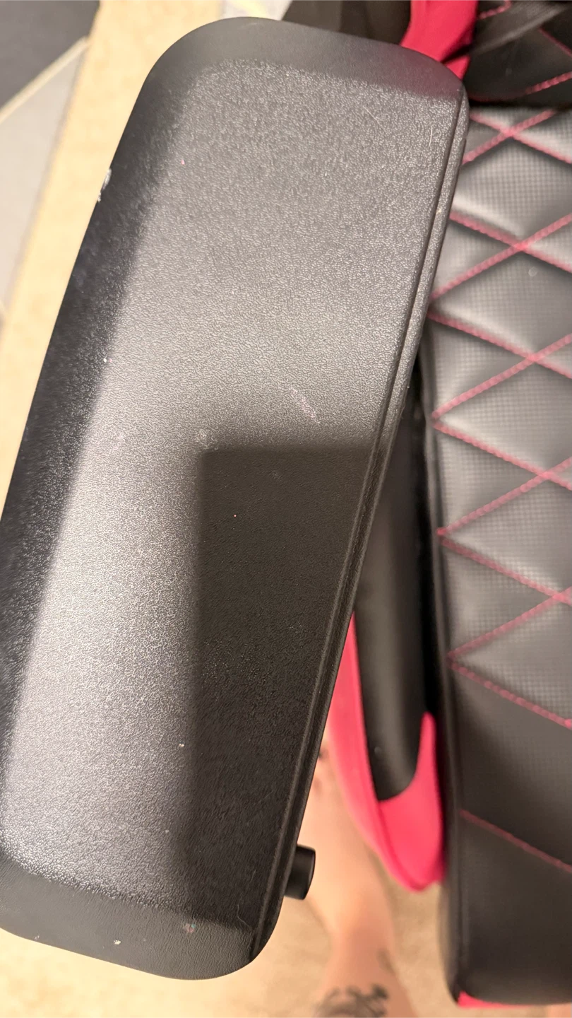 Gaming chair and desk - photo 3