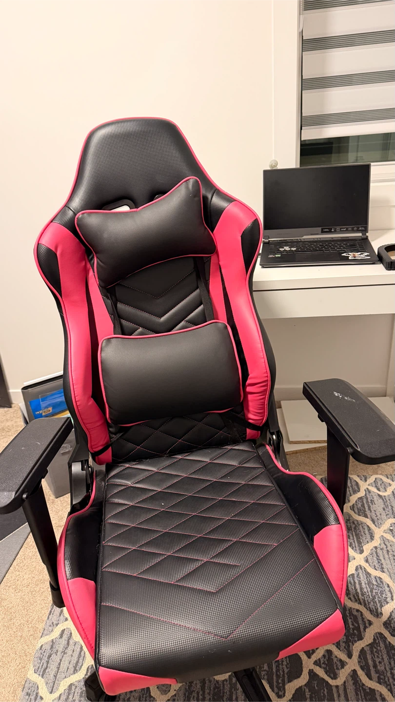 Gaming chair and desk - photo 4