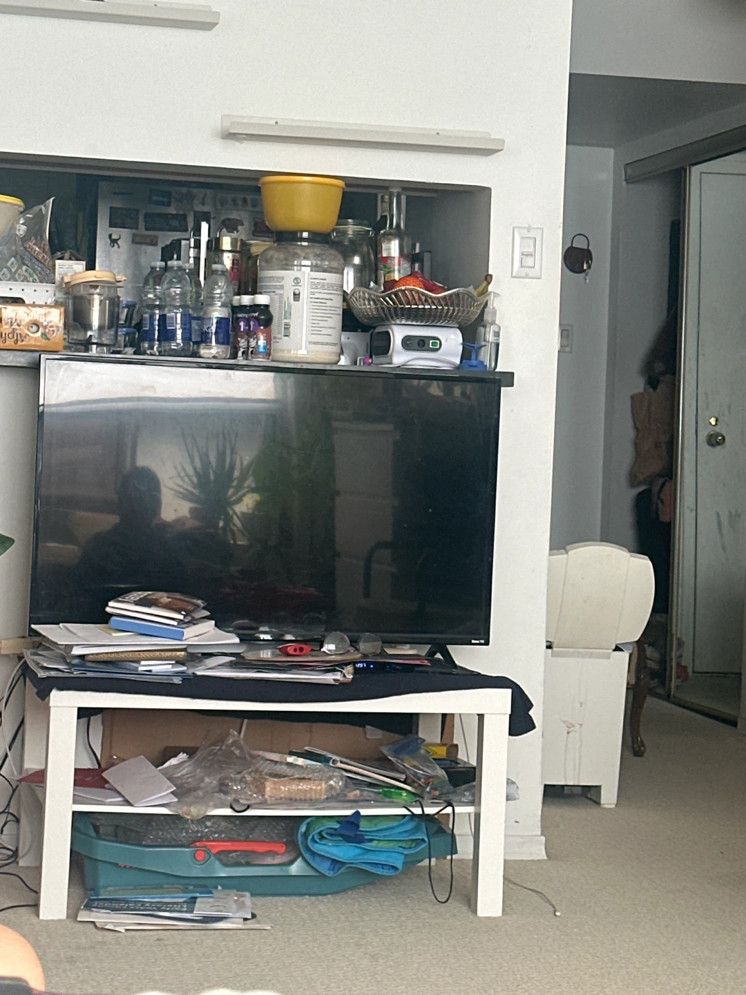 TCL Roku TV and table ikea - photo 2