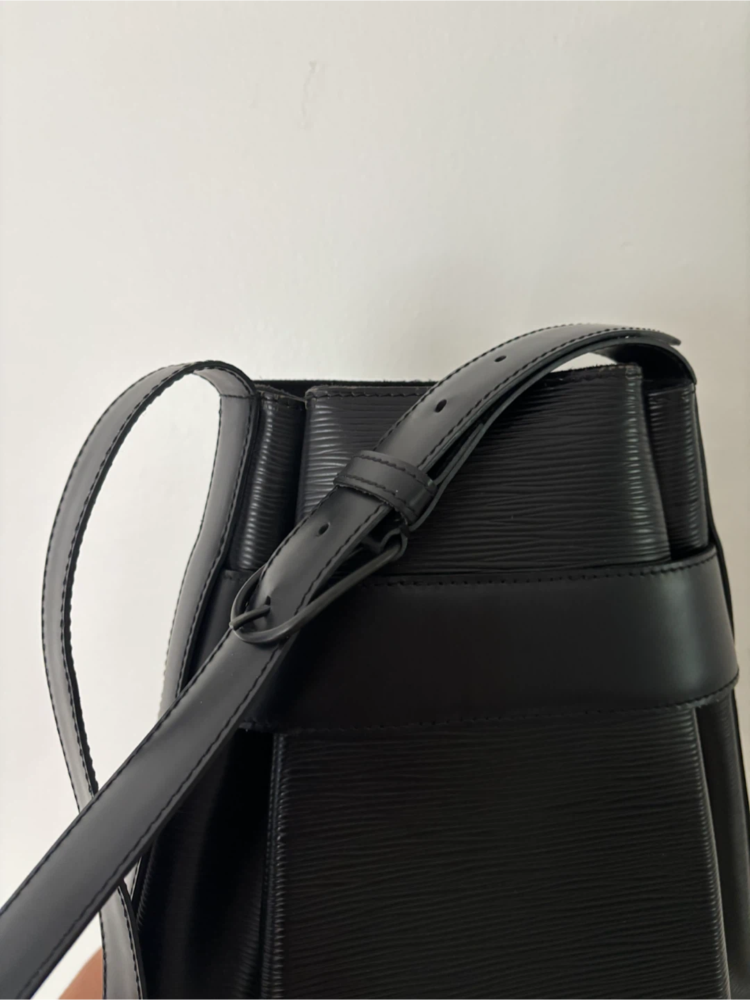 Louis Vuitton Epi Leather Pochette Vestiaire Bag Black - photo 4