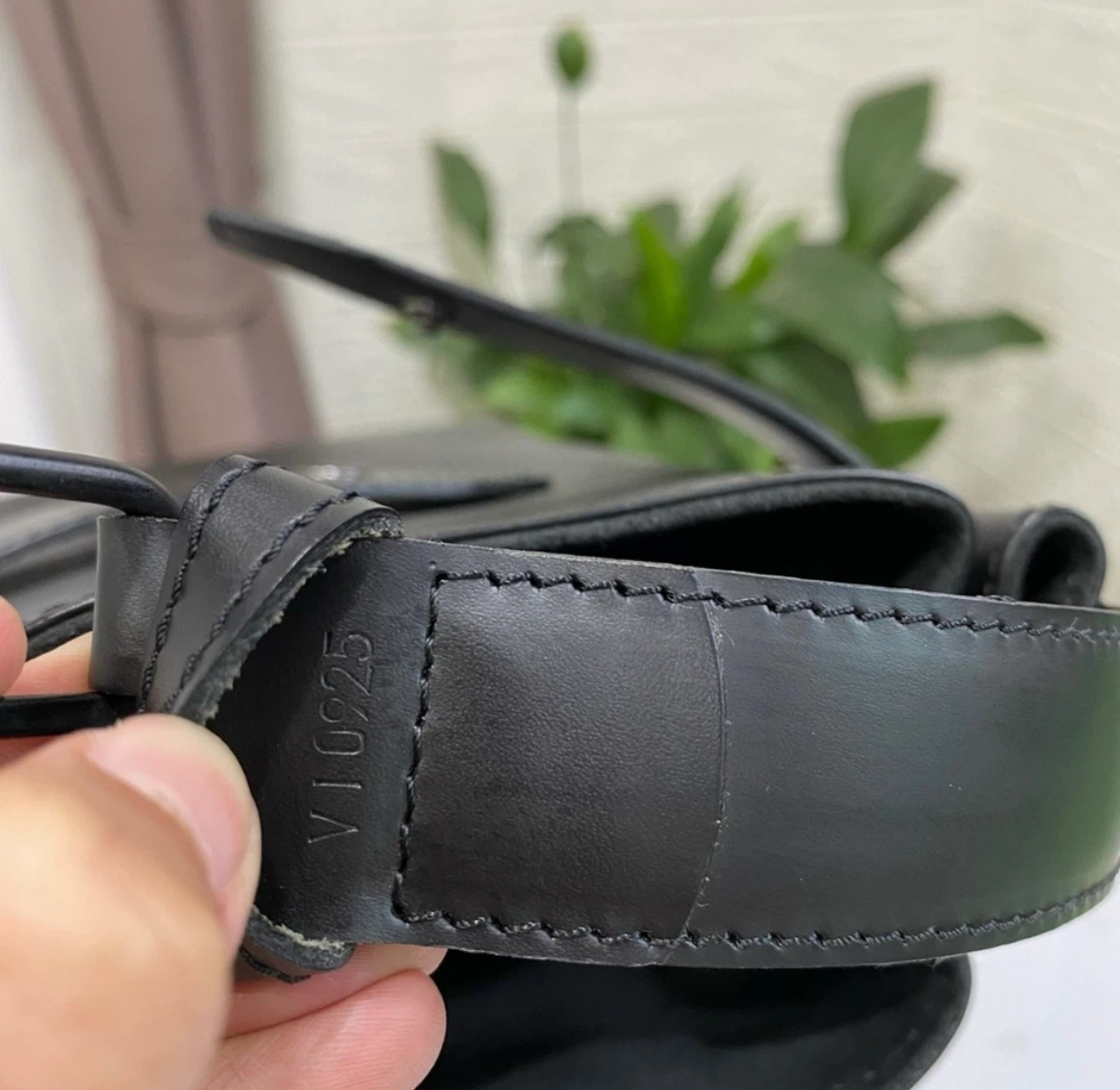Louis Vuitton Epi Leather Pochette Vestiaire Bag Black - photo 5