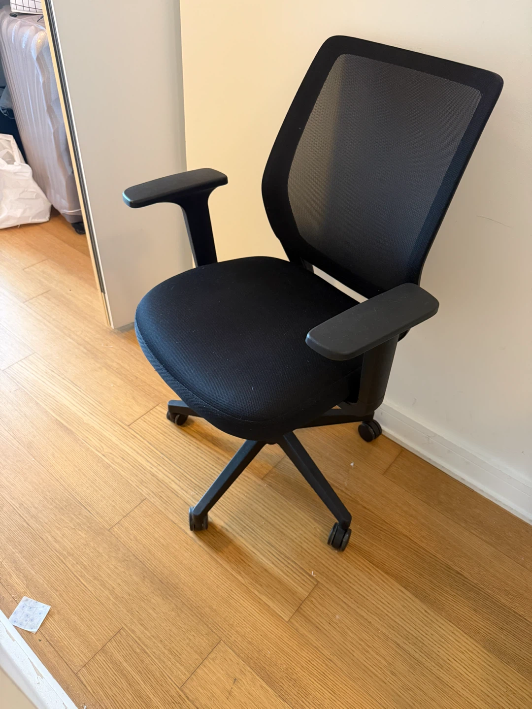 Black Mesh Ergonomic Office Chair – Move-Out Sale