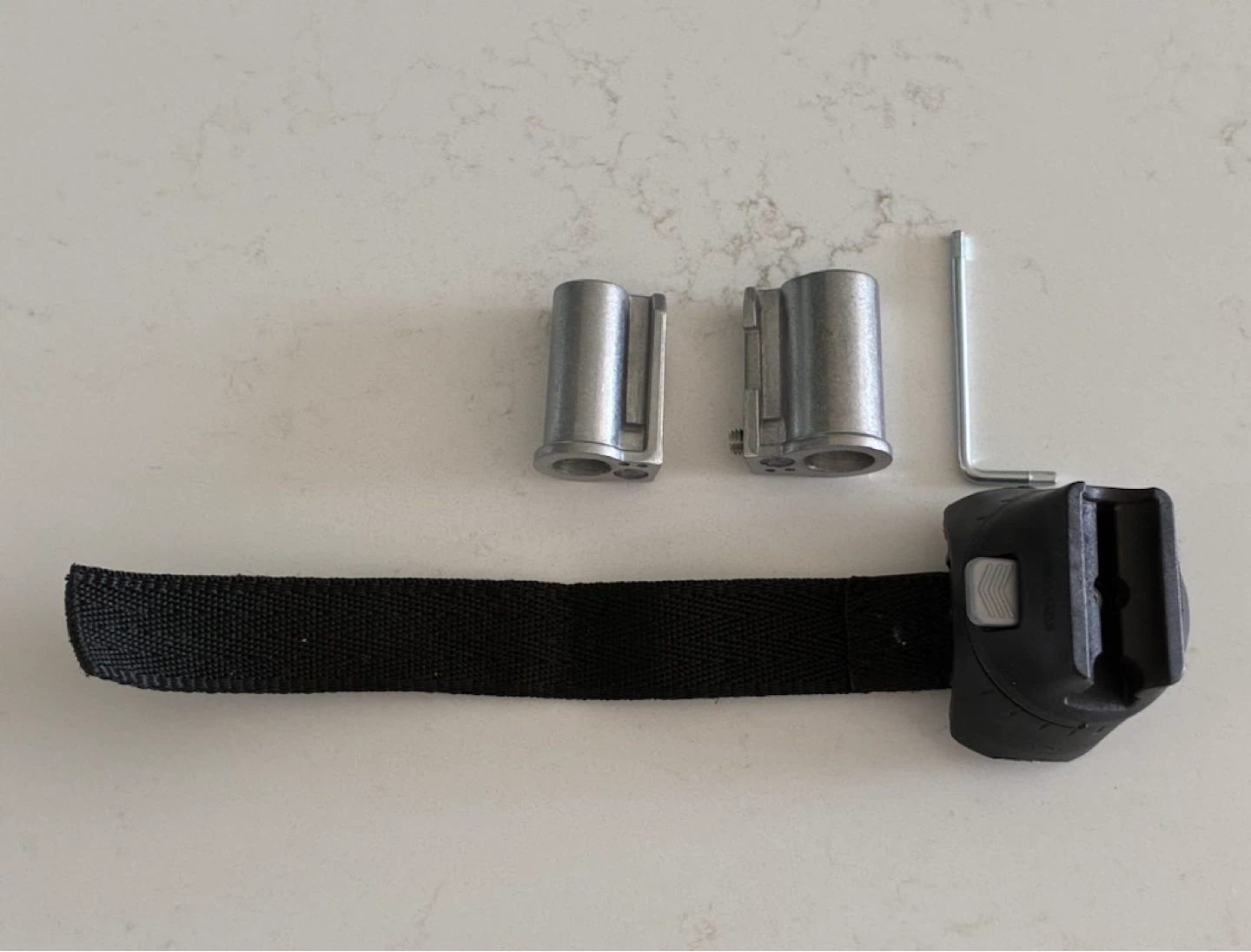 Adjustable U-lock bike mount