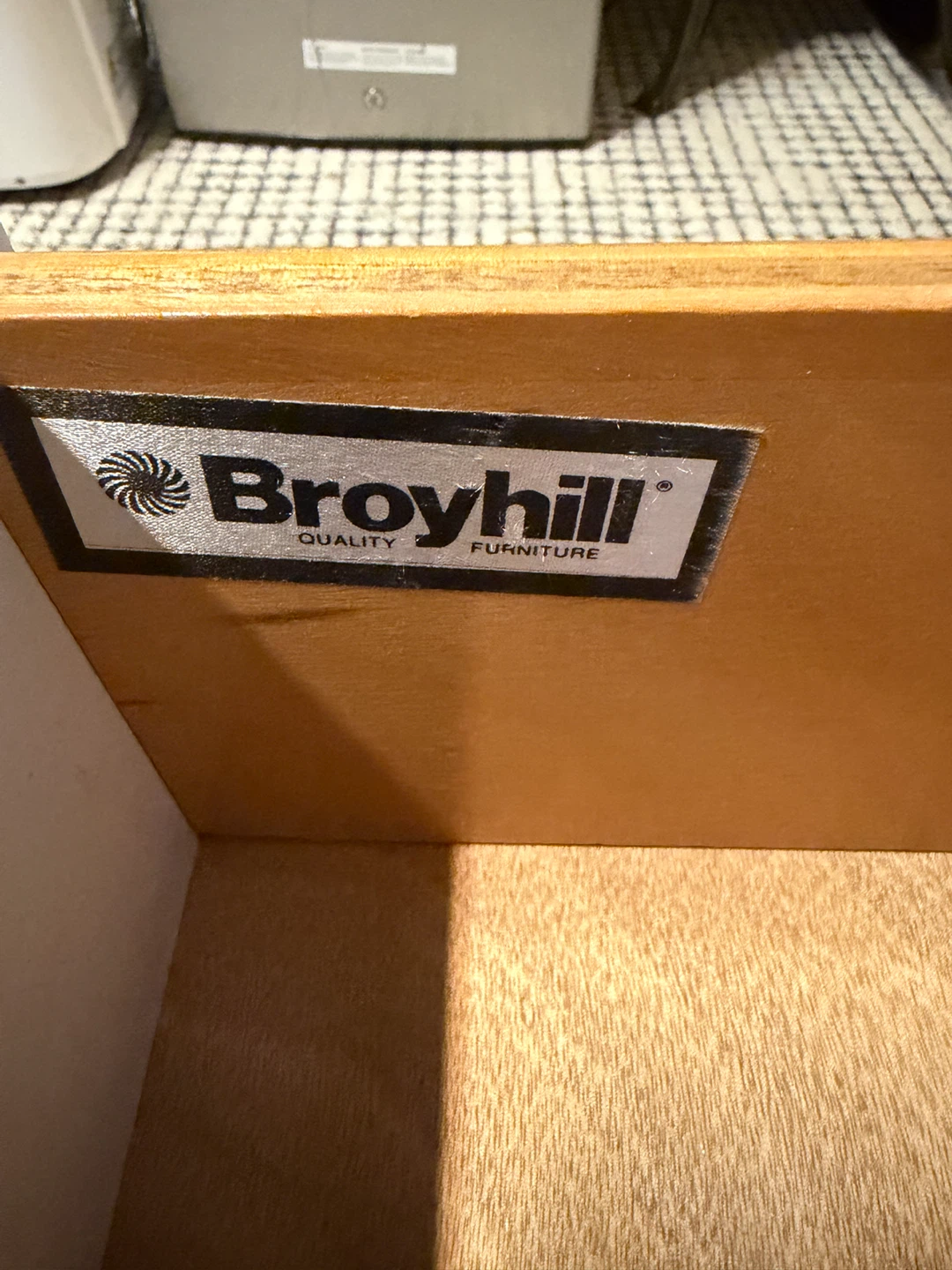 Broyhill Nightstand - photo 5