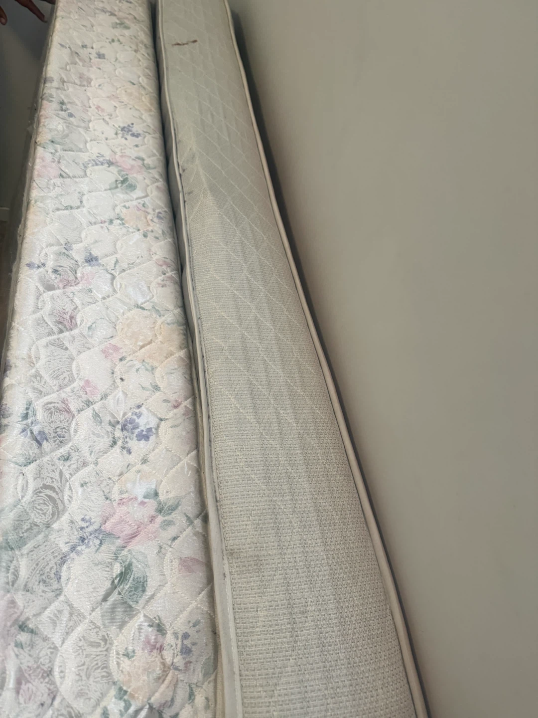 Single Mattress with box - photo 2