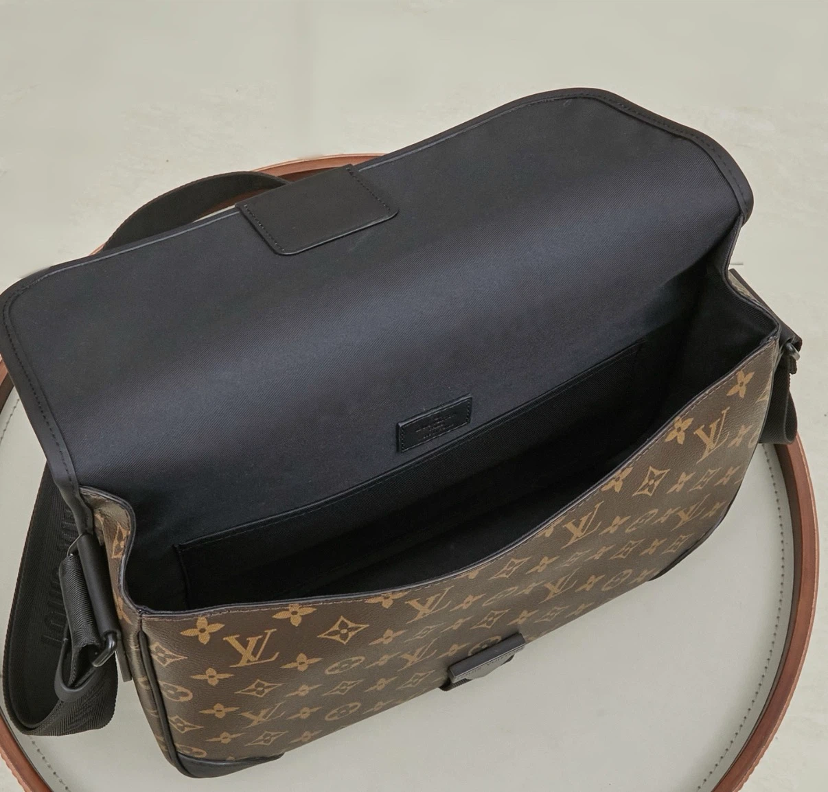 Louis Vuitton Monogram Messenger Bag - photo 3