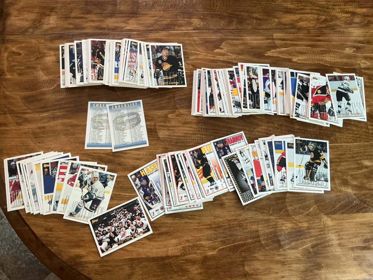 1995-96 Topps 110 Hockey Cards Set !