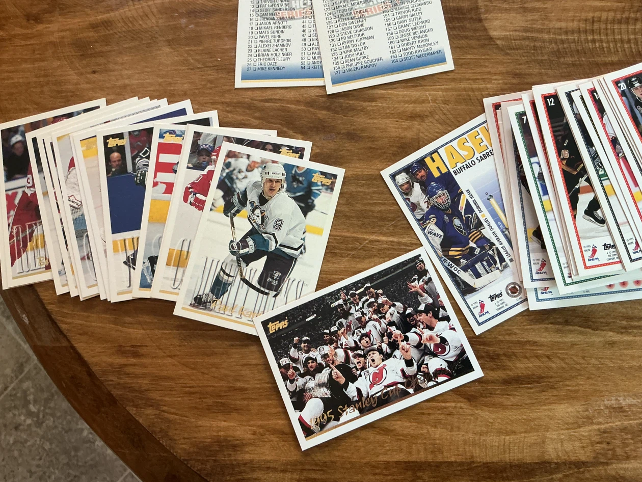 1995-96 Topps 110 Hockey Cards Set ! - photo 2