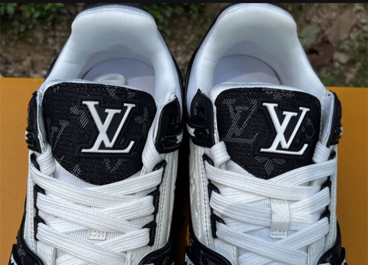 Louis Vuitton Sneakers Size 41 - photo 3