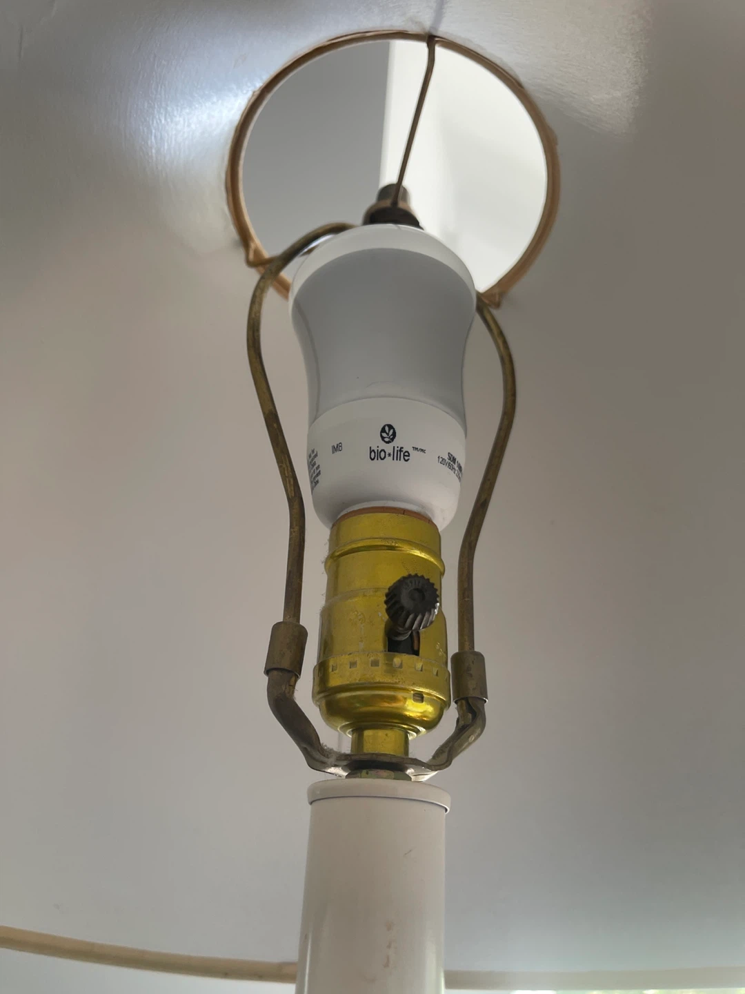 White Table Lamp with Cracked Shade - photo 2