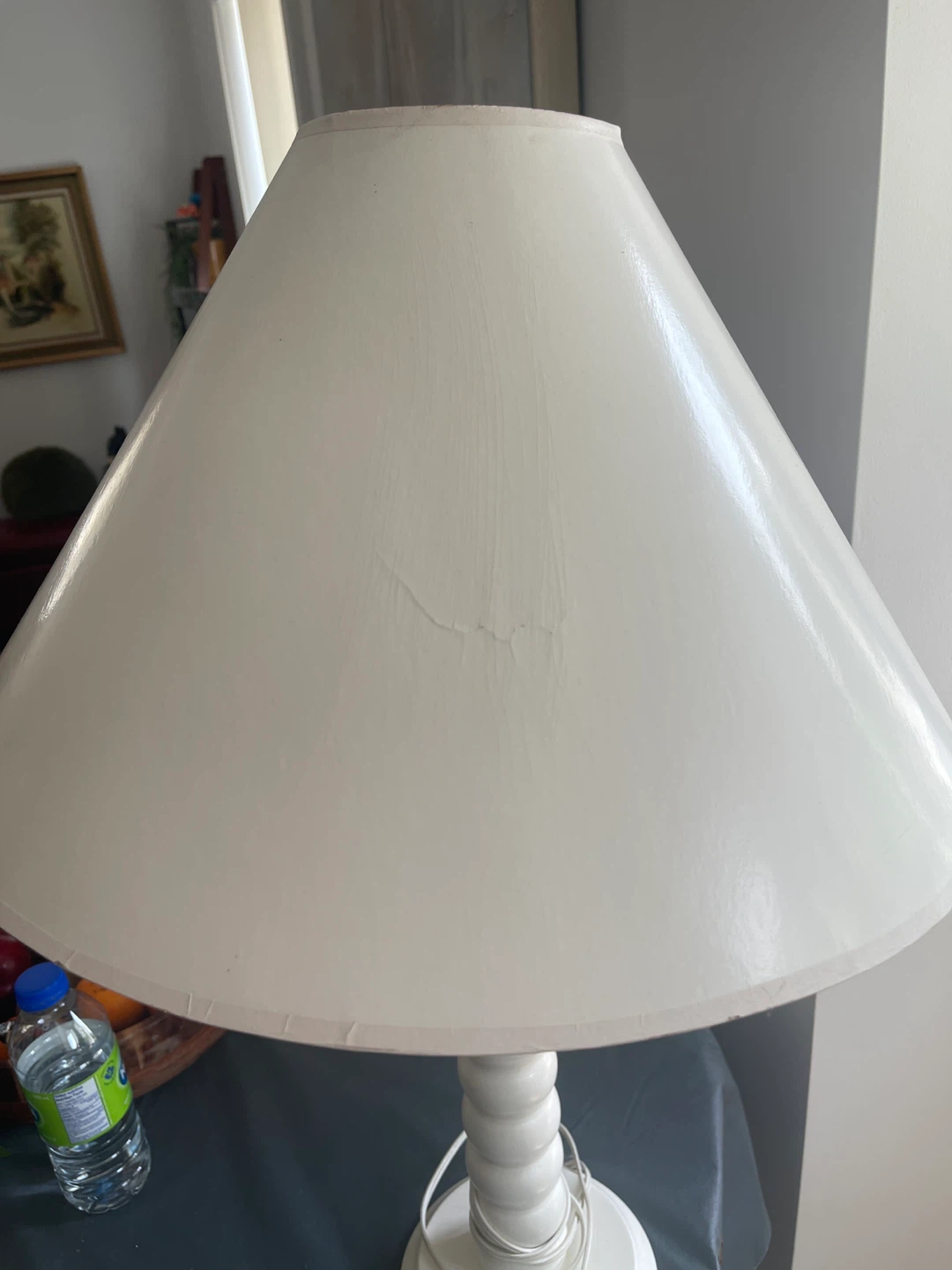 White Table Lamp with Cracked Shade - photo 3