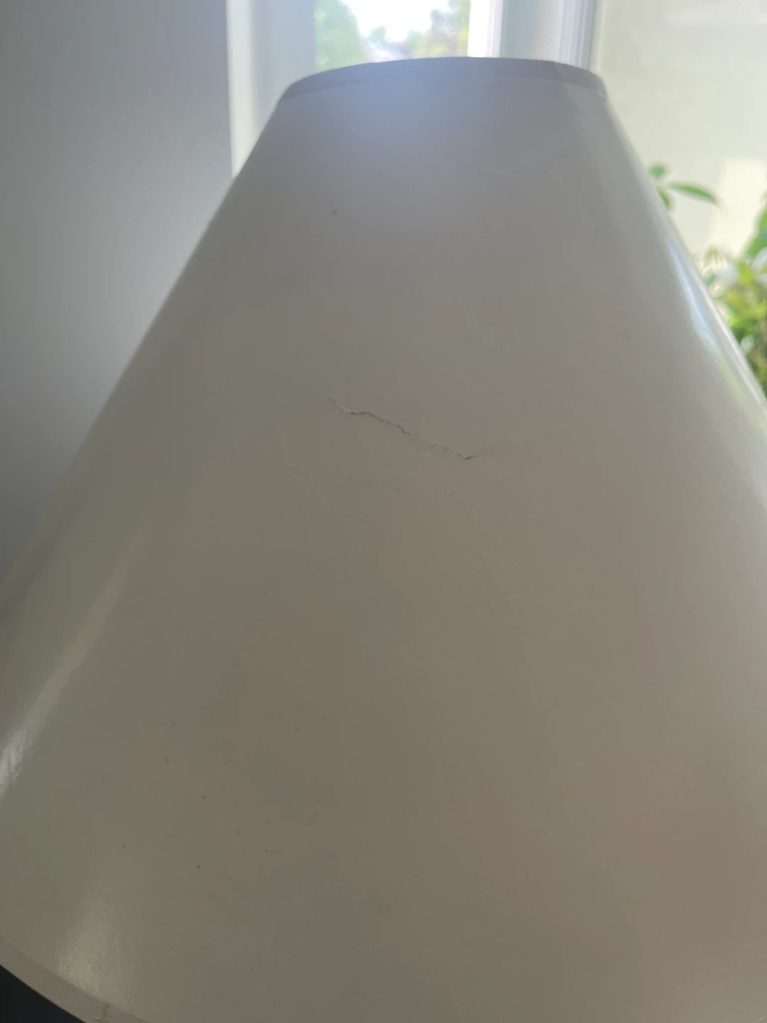 White Table Lamp with Cracked Shade - photo 4