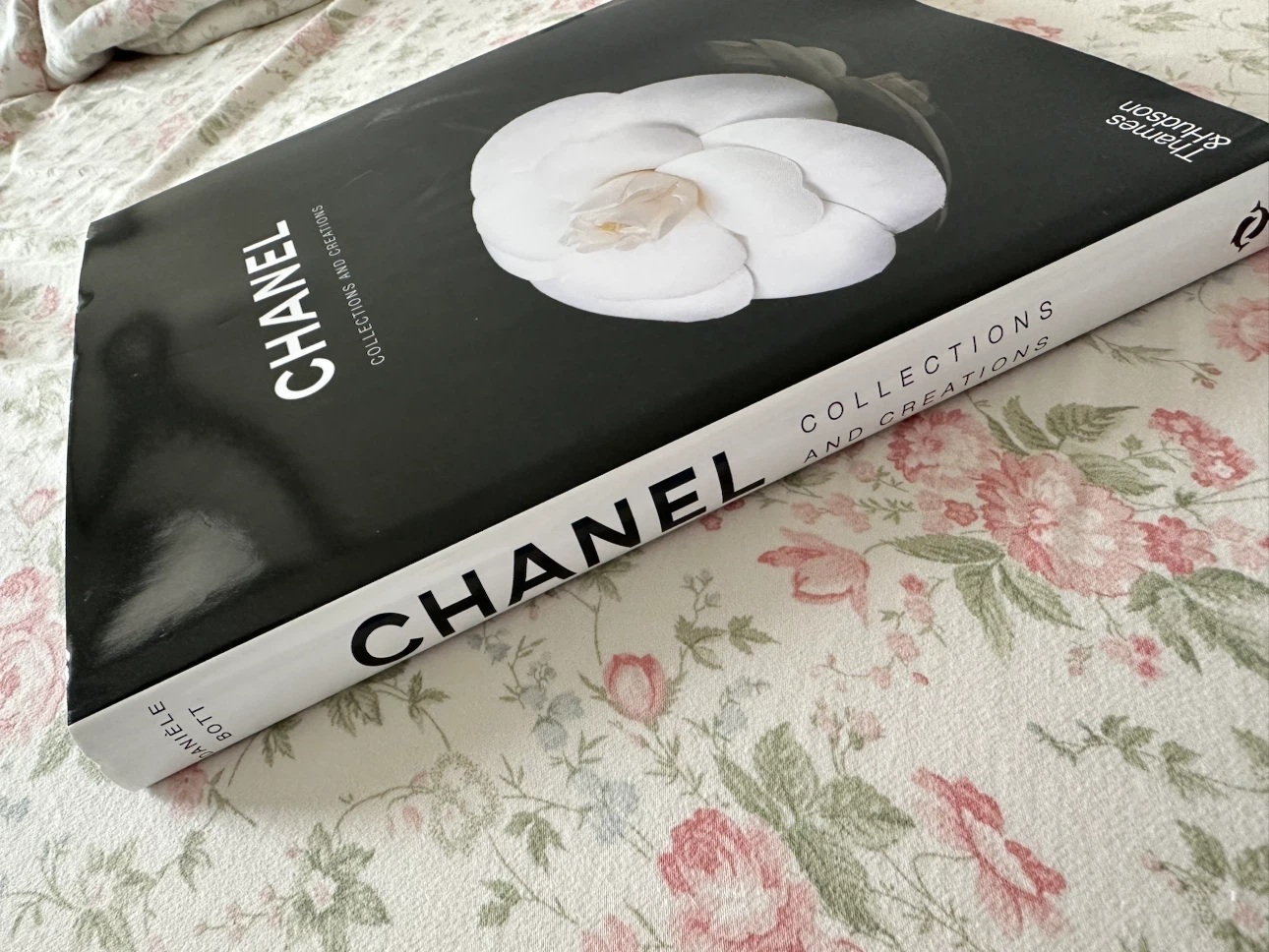 Chanel coffee table book - photo 2