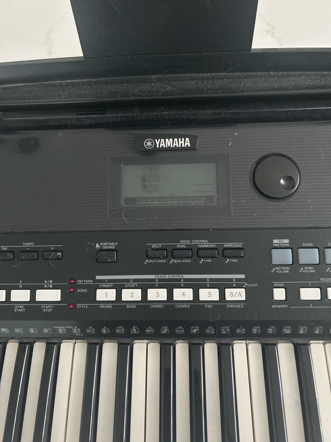 Yamaha Portable Grand DGX-400 Keyboard - photo 2