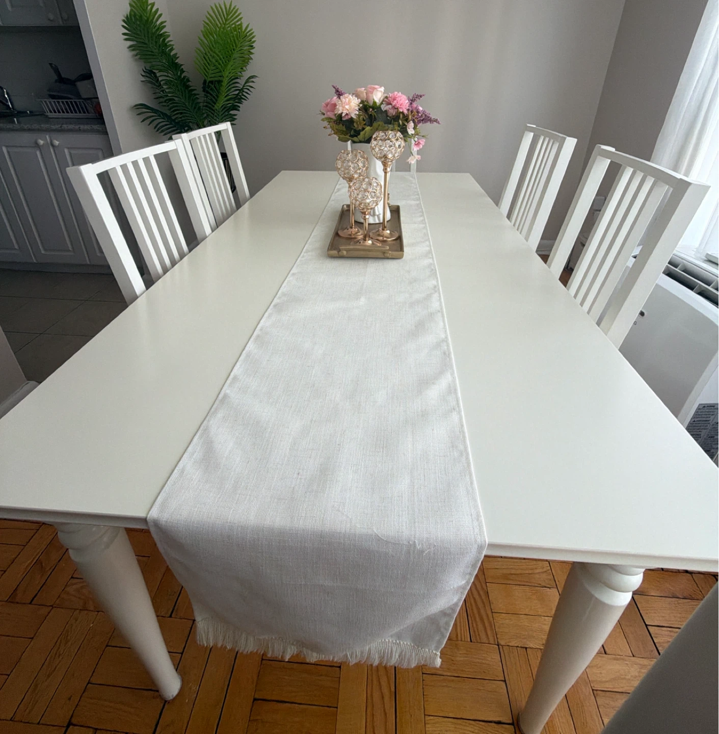 White Dining Table with 6 chairs