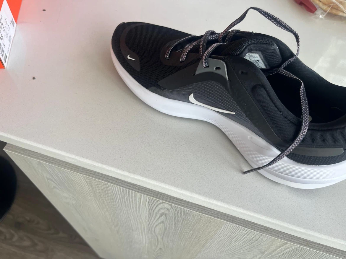 Nike Women's Quest 5 Running Shoes - Black/White Size 9.5