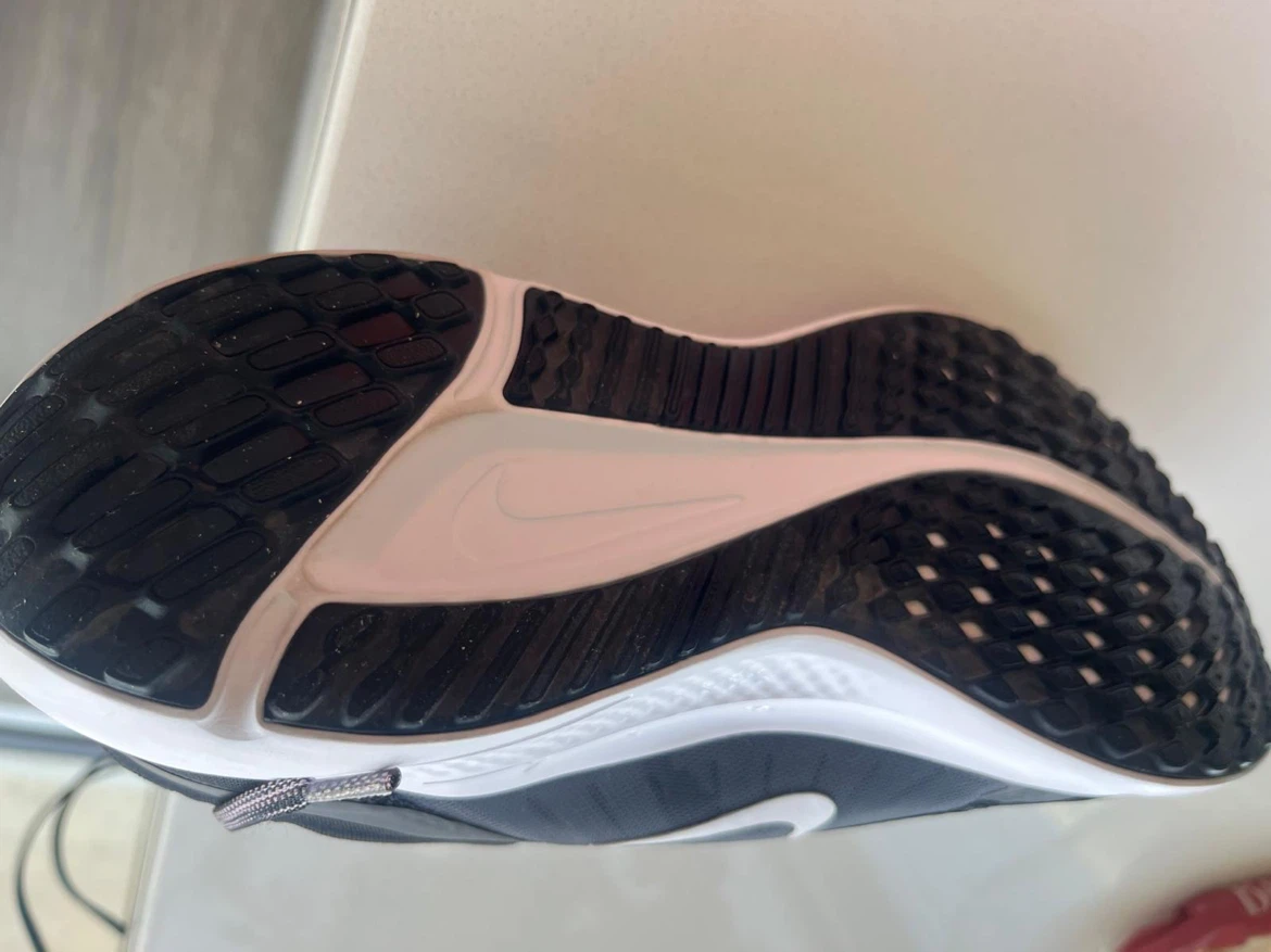 Nike Women's Quest 5 Running Shoes - Black/White Size 9.5 - photo 2