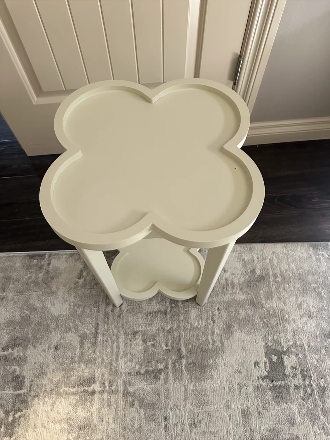 Cream Clover Shaped Side Table - photo 2