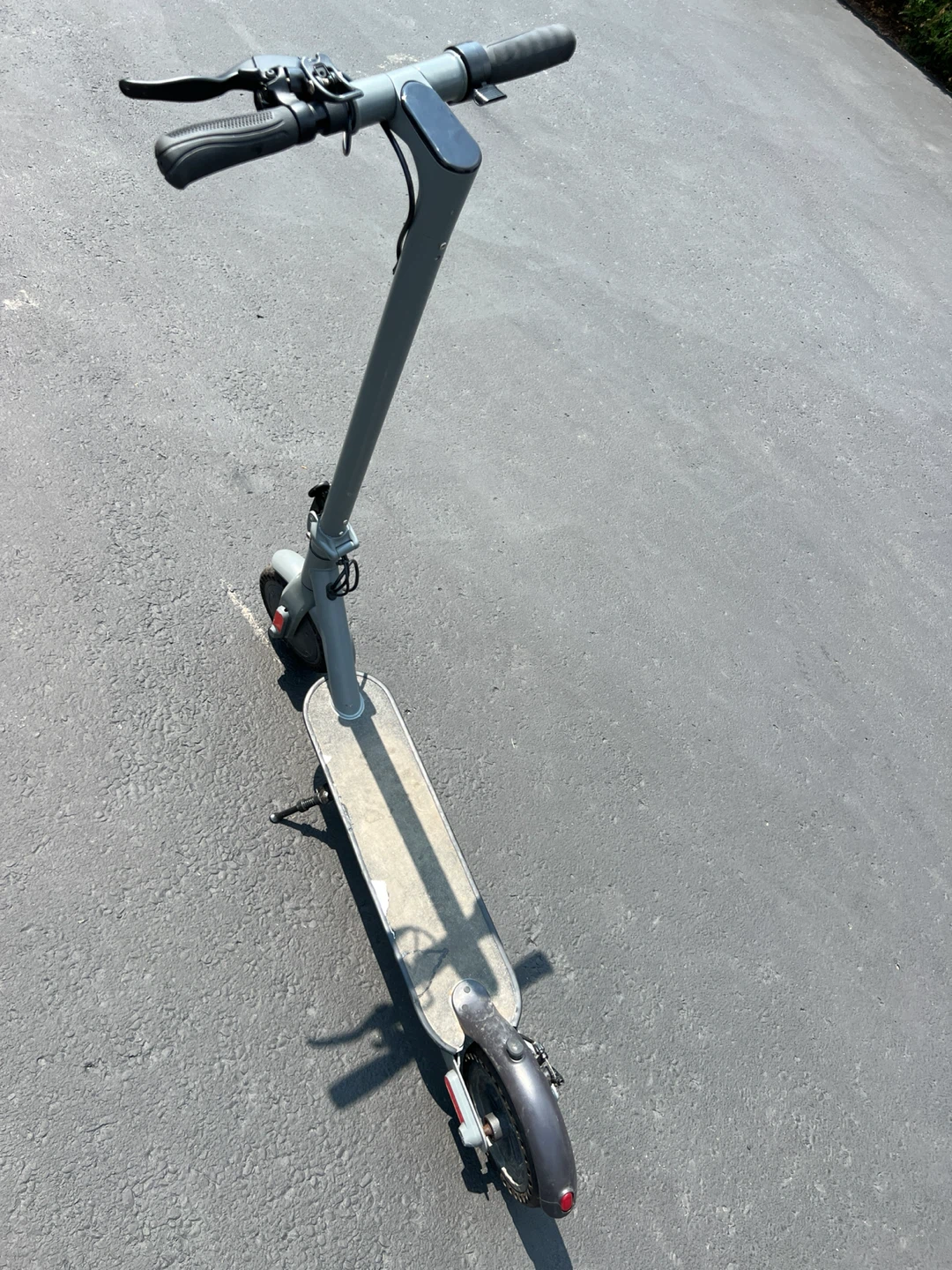 Grey Electric Scooter (need to change battery) - photo 2