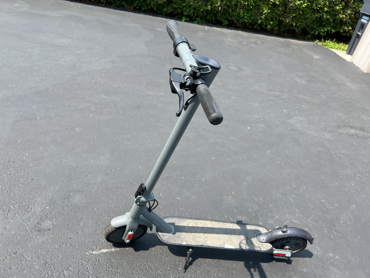 Grey Electric Scooter (need to change battery) - photo 3