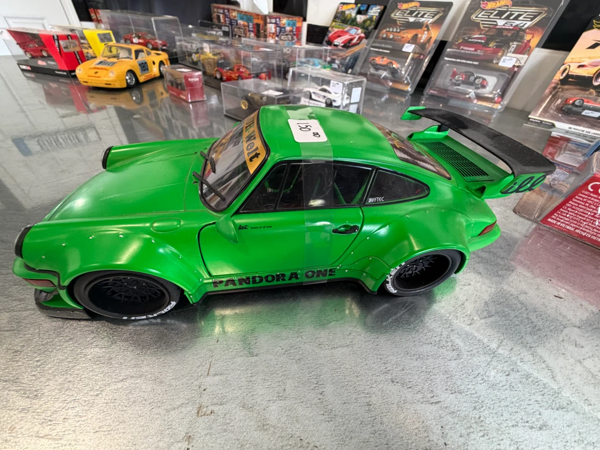 1:18 Scale RWB Porsche Diecast. $140.00 - photo 3