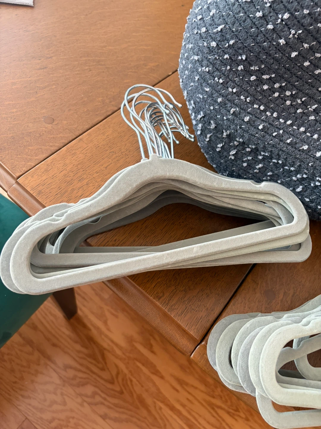 Kids size Velvet Hangers Set approx 75 pieces - photo 2