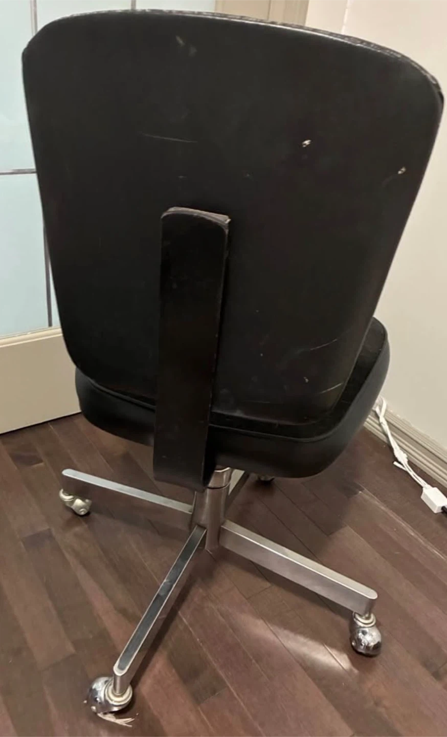 Black Office Chair with Wheels - photo 2
