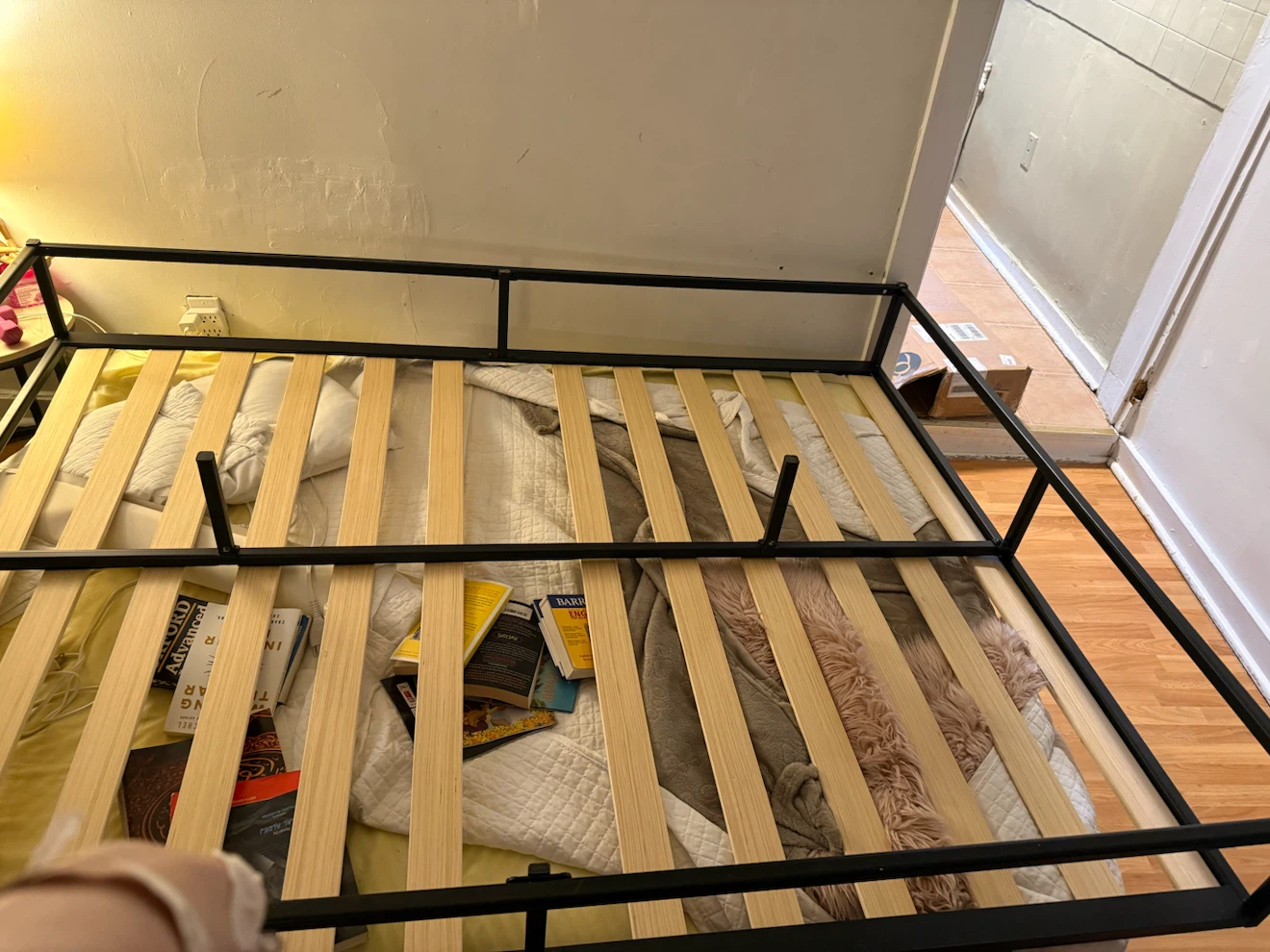 Bed frame Queen - photo 2
