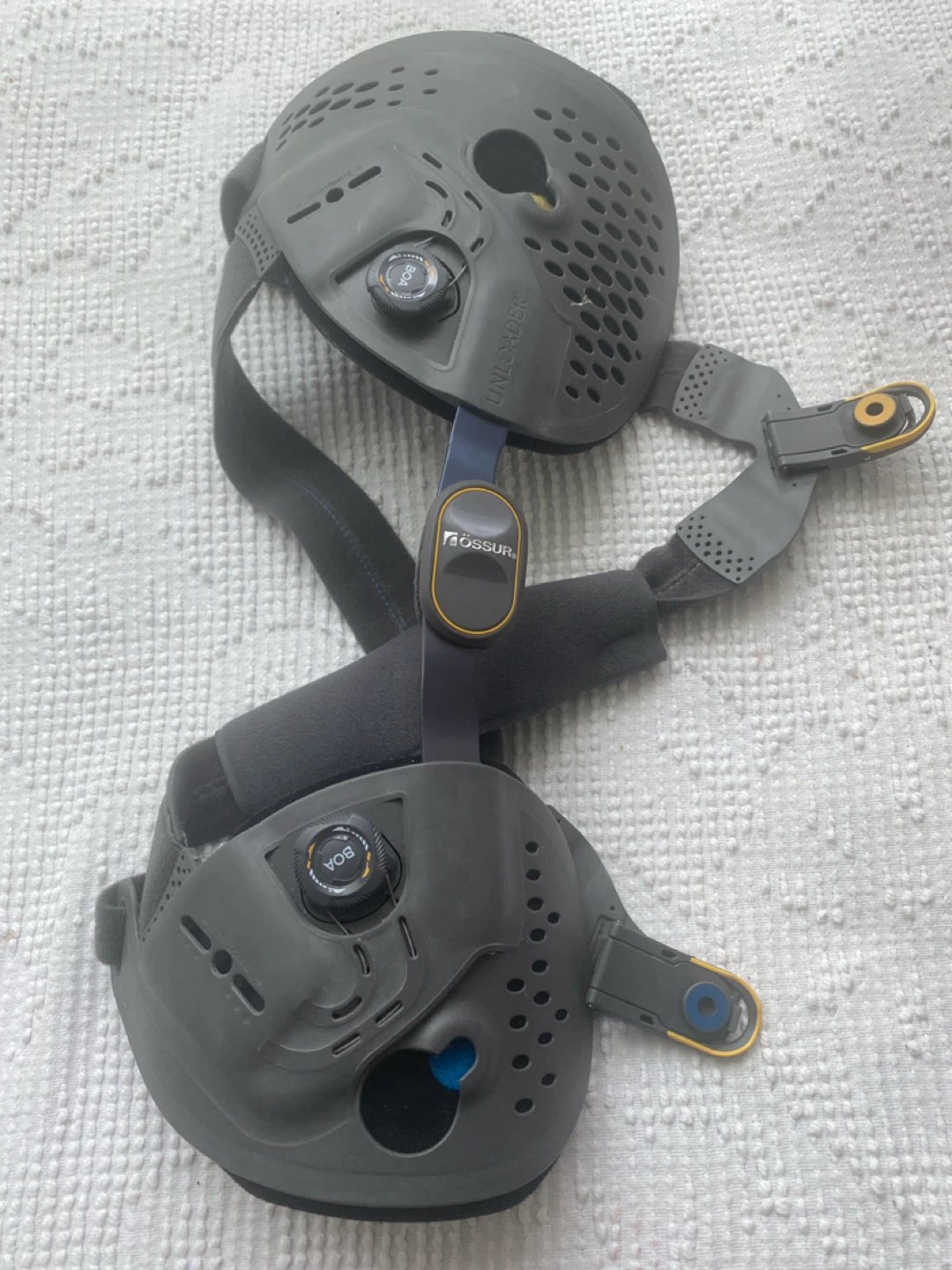 OSSUR right knee brace