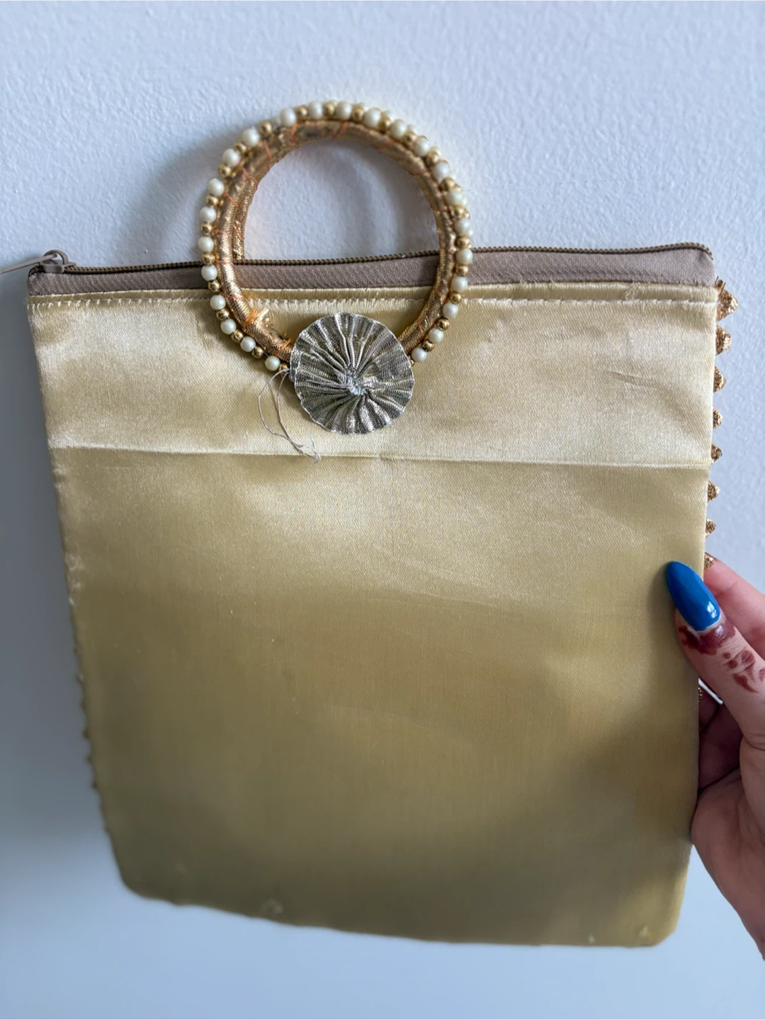 Beaded Handle Clutch Bag $5 - photo 2