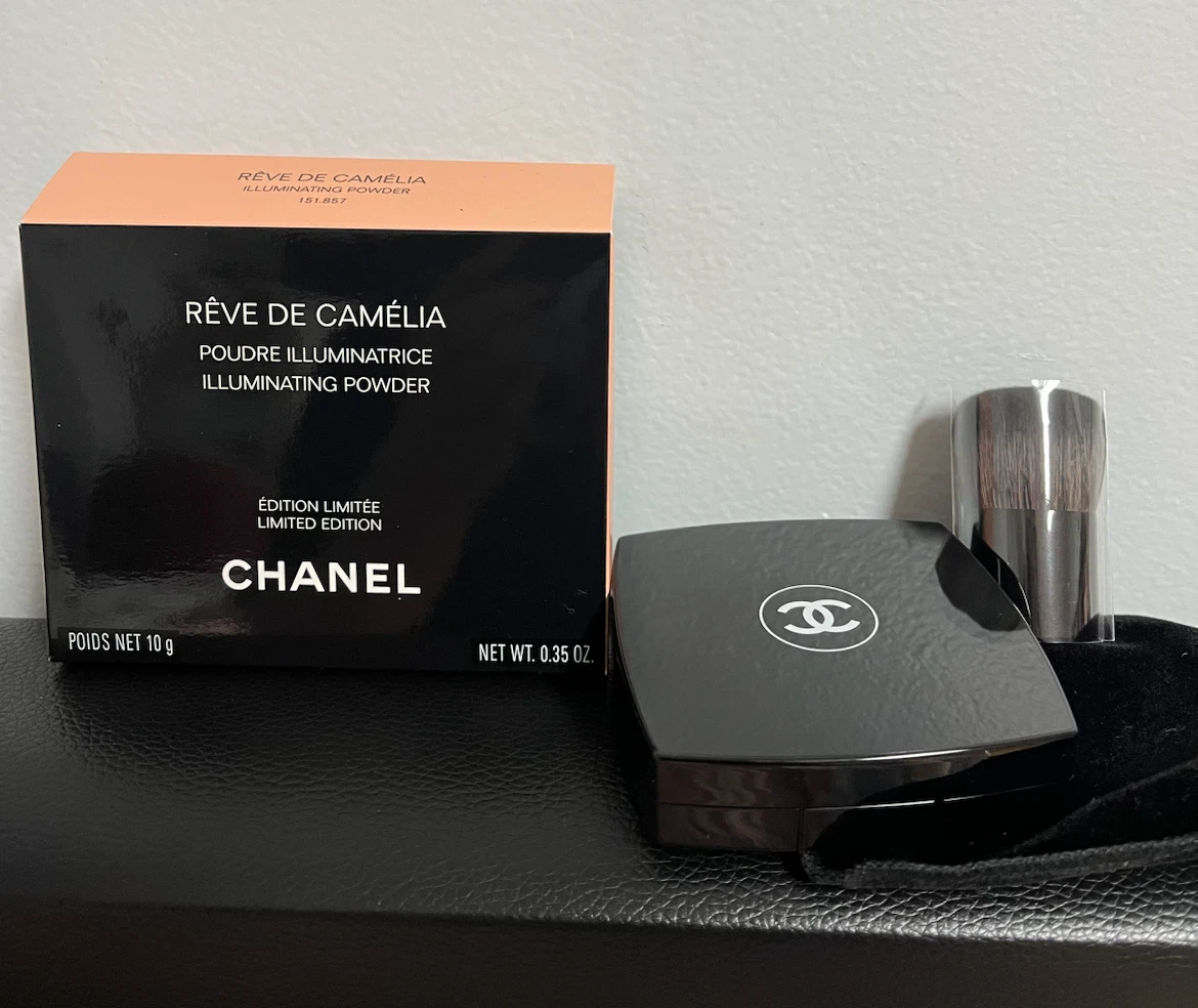 CHANEL Rêve de Camélia Illuminating Powder