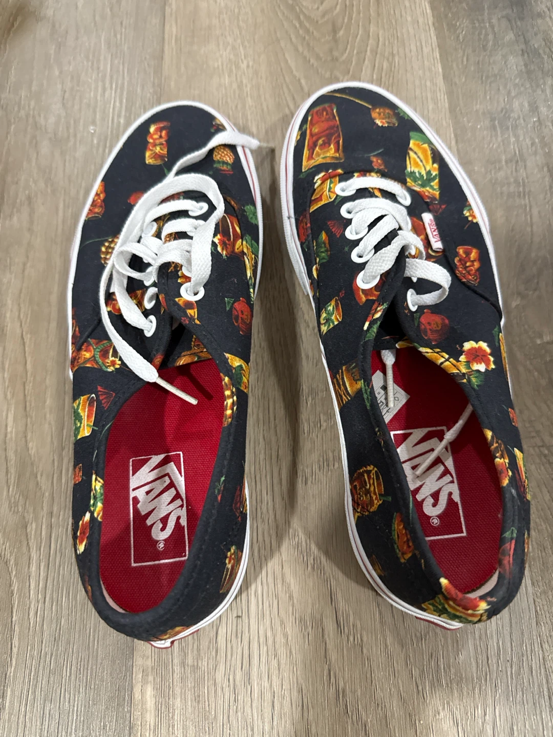 Vans "Off The Wall" Tiki Print Low Top Sneakers size 9