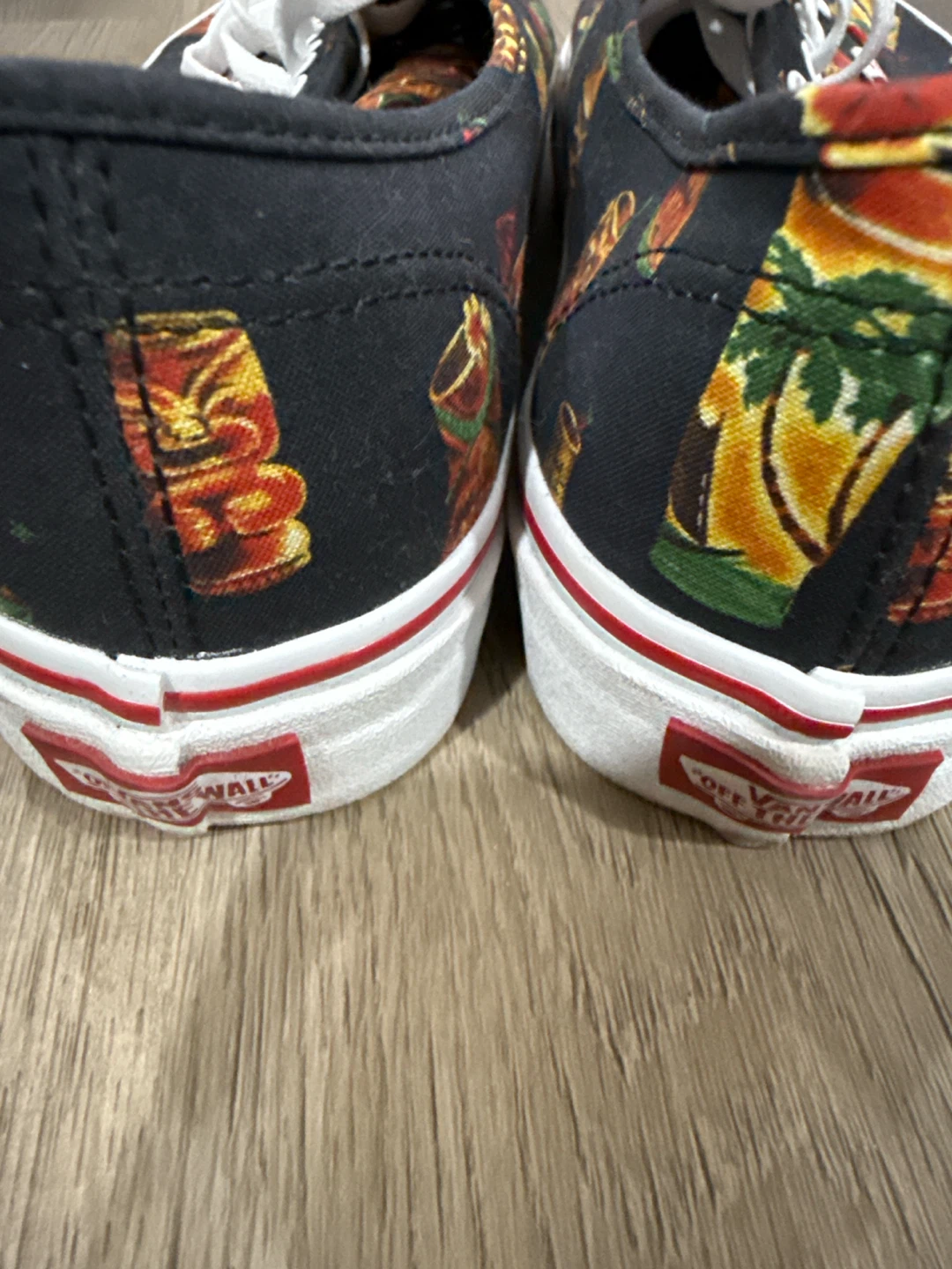 Vans "Off The Wall" Tiki Print Low Top Sneakers size 9 - photo 3