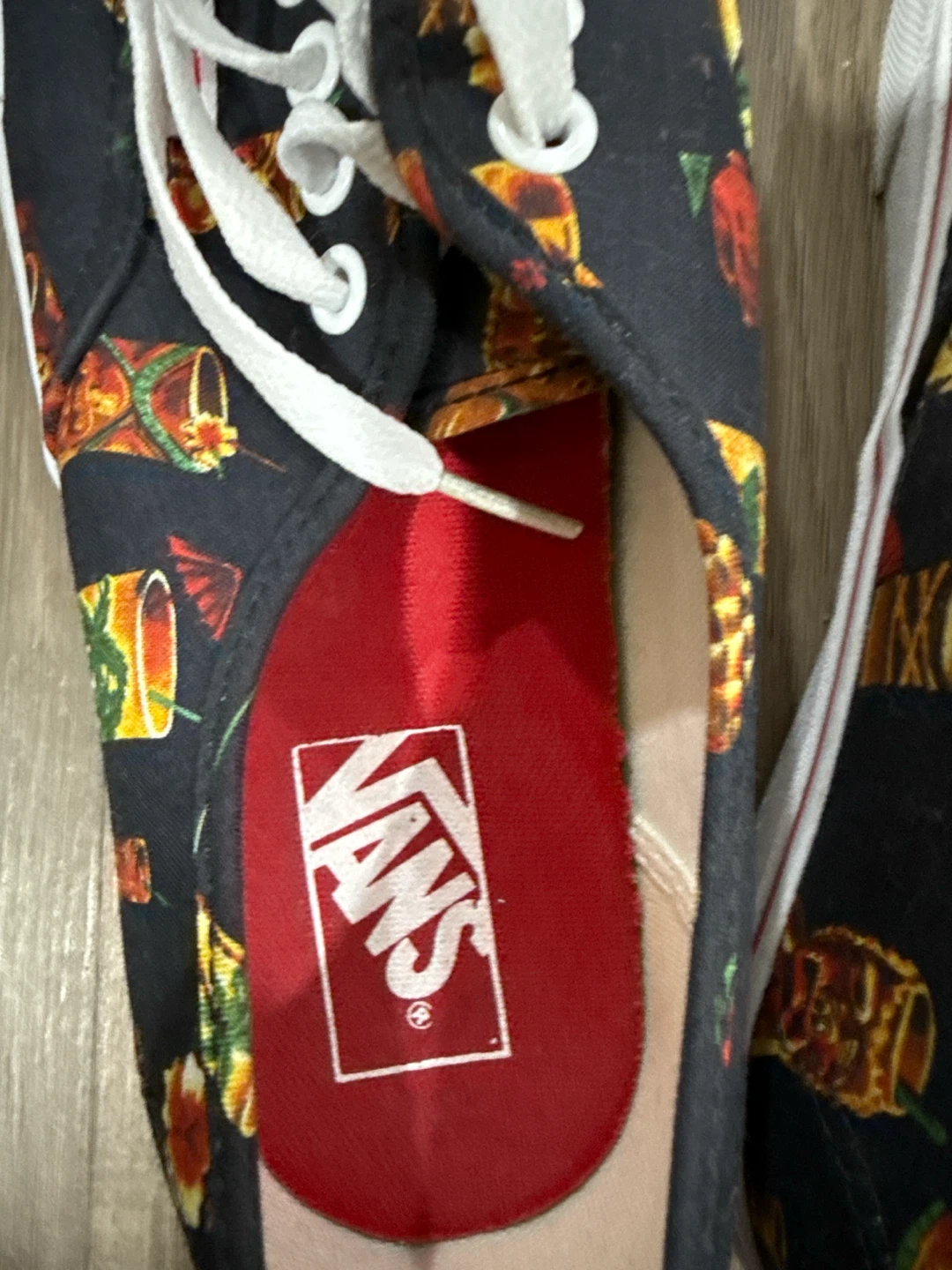 Vans "Off The Wall" Tiki Print Low Top Sneakers size 9 - photo 5