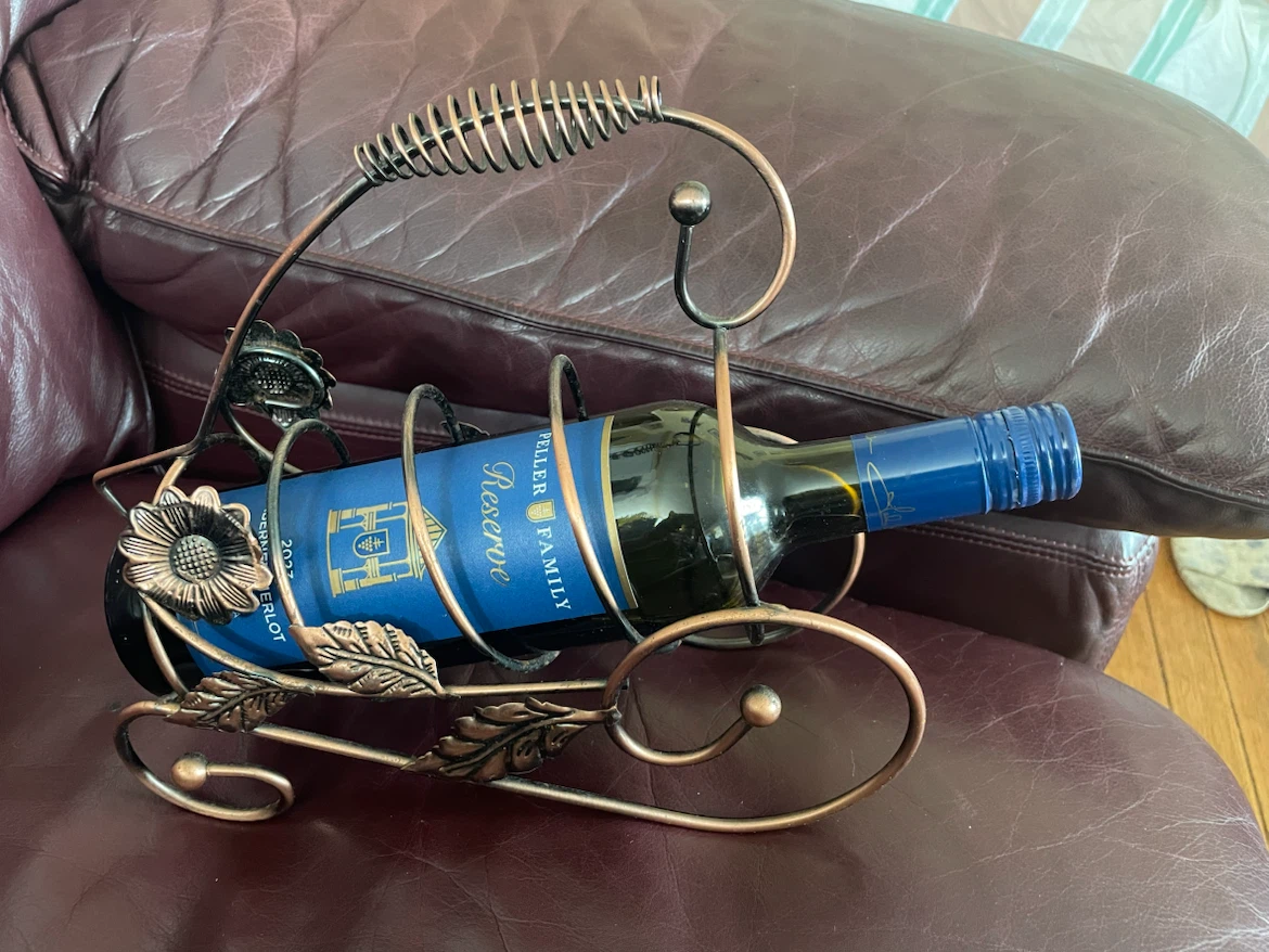 Metal wine bottle holder