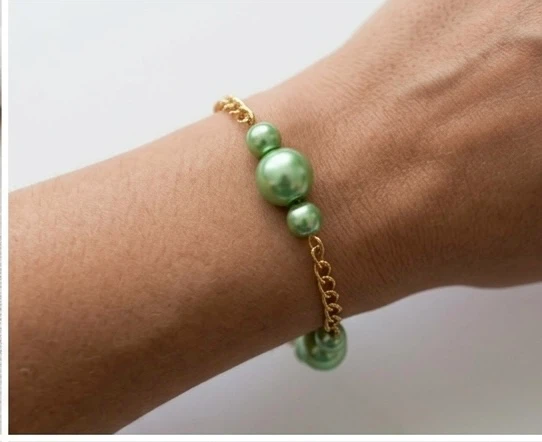 Elegant Gold & Green Pearl Statement Bracelet - photo 2