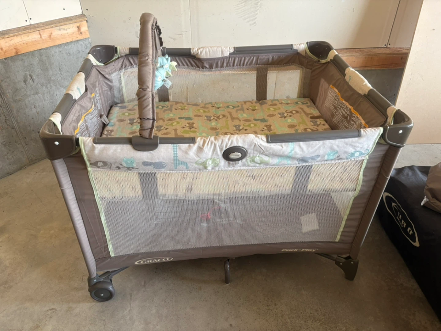 Graco Pack 'n Play Portable Playard - photo 4