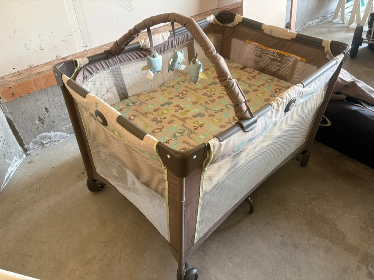 Graco Pack 'n Play Portable Playard - photo 3