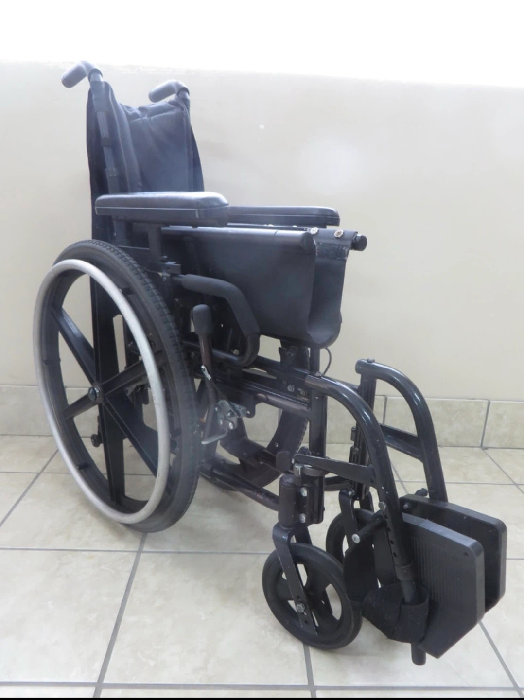 Foldable Wheelchair - photo 2