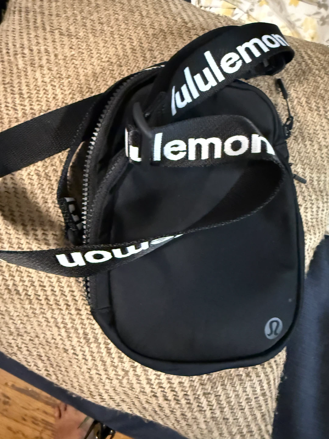 Unisex Lululemon Black Everywhere Belt Bag