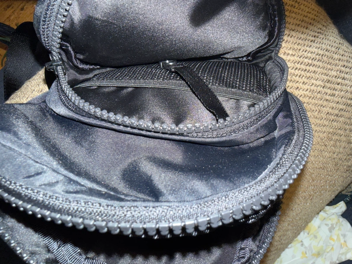 Unisex Lululemon Black Everywhere Belt Bag - photo 4