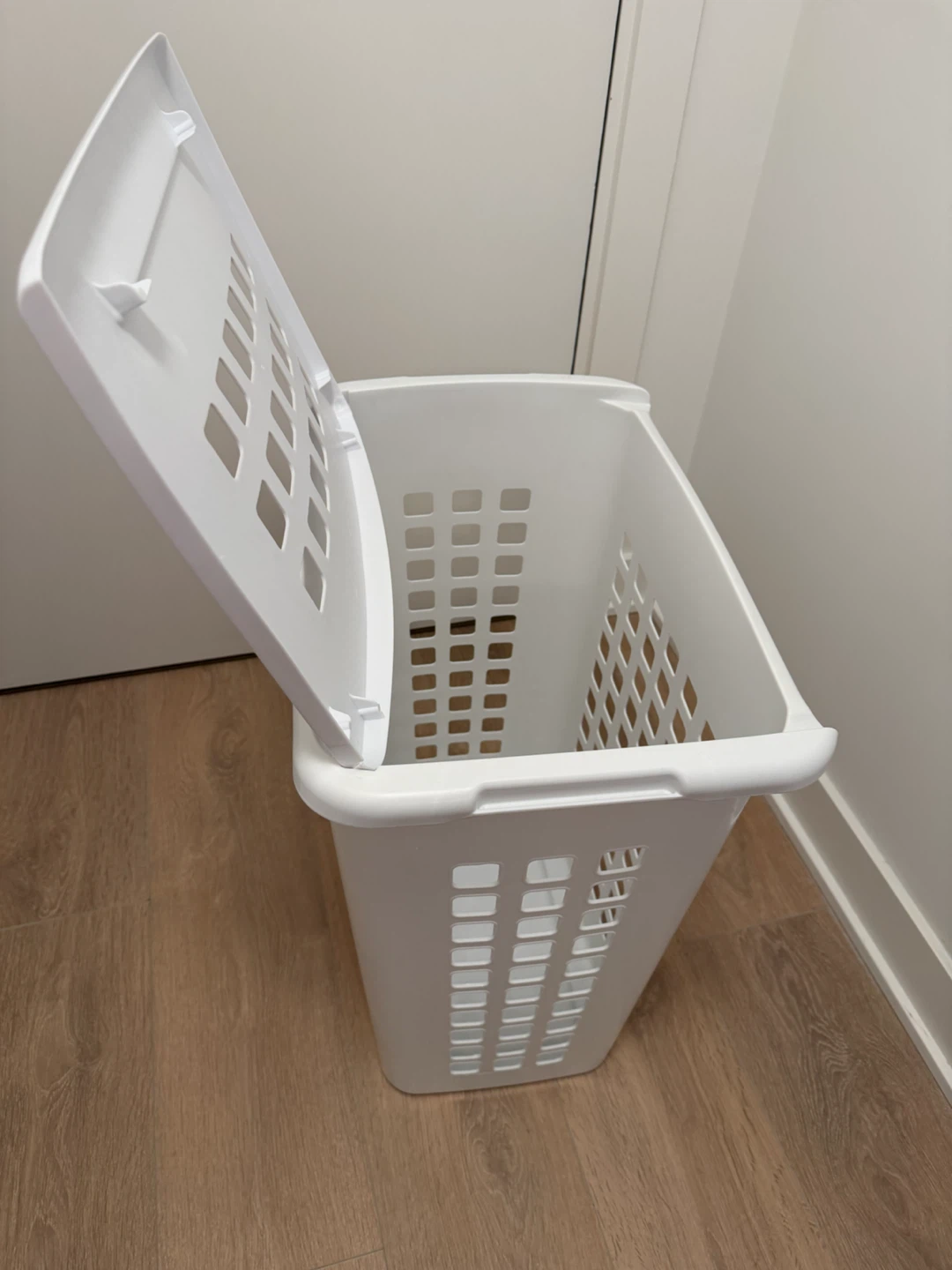 White Plastic Laundry Basket with Lid - photo 2