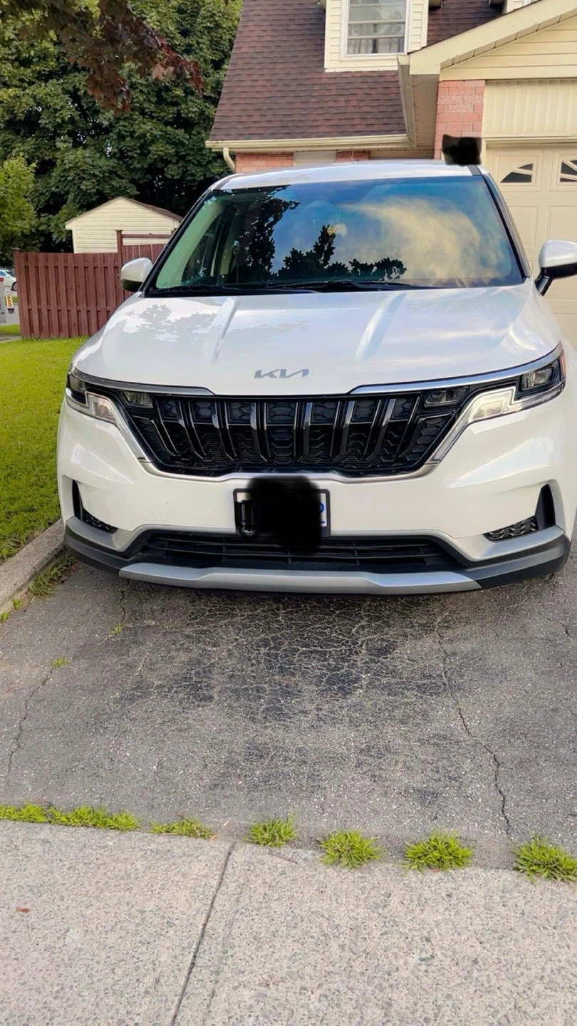 White Kia Carnival - photo 4